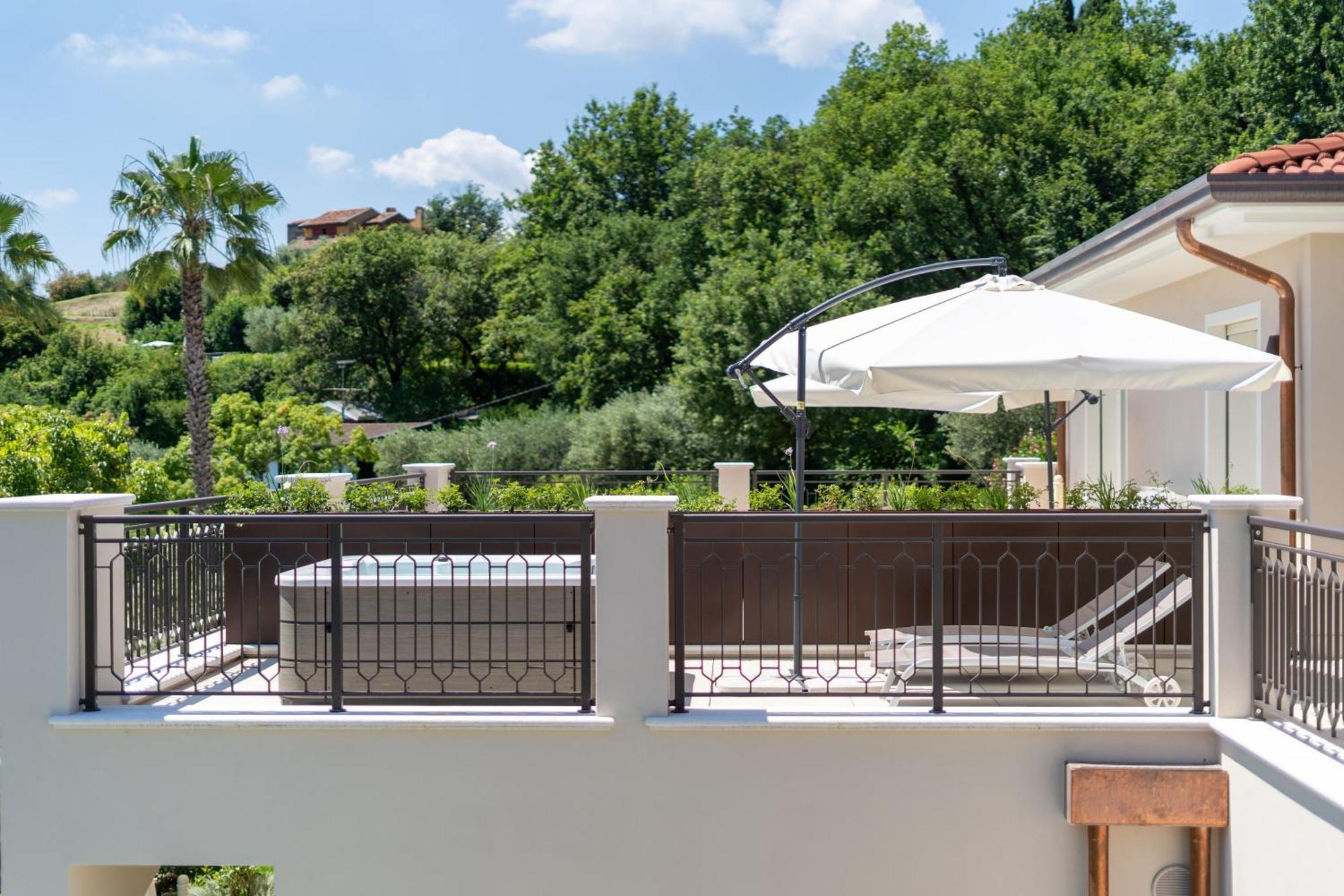 Villa Silvia Apartments San Felice del Benaco Exterior foto
